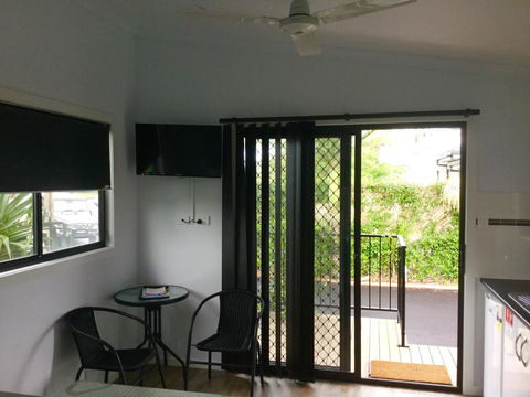 Club Byron Accommodation - Food Delivery Shop 4