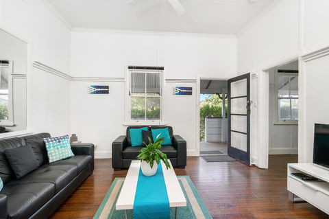 Club Byron Accommodation - Food Delivery Shop 20