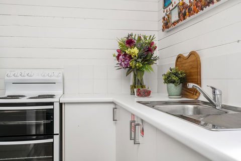 Club Byron Accommodation - Food Delivery Shop 15