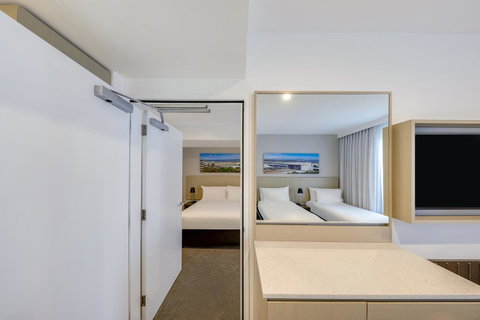 Travelodge Hotel Sydney Airport - Food Delivery Shop 2