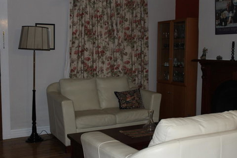 Boot Makers Cottage - Food Delivery Shop 10