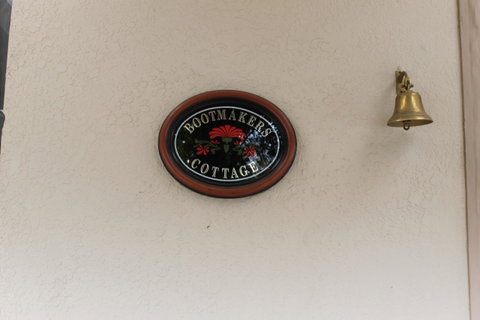 Boot Makers Cottage - Food Delivery Shop 0