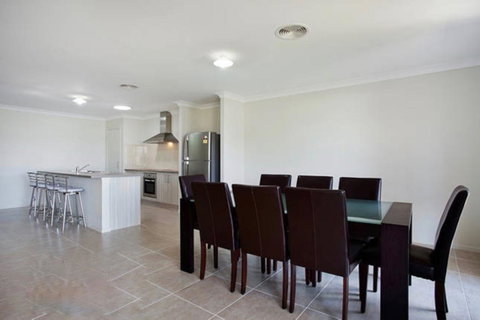 Jindabyne Executive - Food Delivery Shop 3