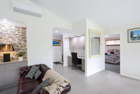 Armidale Cottage - House 2 - Food Delivery Shop 9