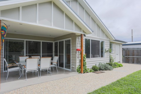 Armidale Cottage - House 2 - Food Delivery Shop 0