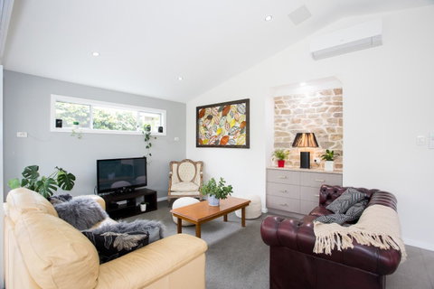 Armidale Cottage - House 2 - Food Delivery Shop 21