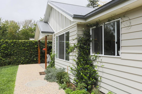 Armidale Cottage - House 2 - Food Delivery Shop 2
