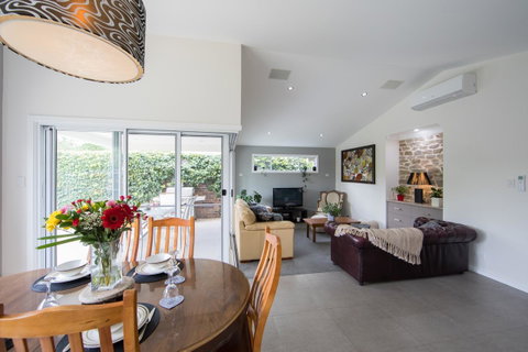 Armidale Cottage - House 2 - Food Delivery Shop 20