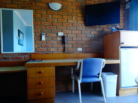 Sapphire Waters Motor Inn - Food Delivery Shop 28
