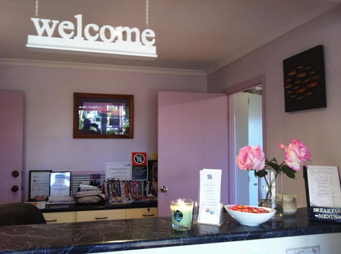 Sapphire Waters Motor Inn - Food Delivery Shop 42