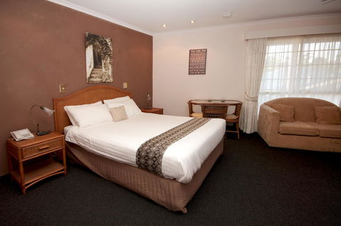 Sapphire Waters Motor Inn - Food Delivery Shop 8