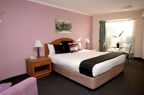 Sapphire Waters Motor Inn - Food Delivery Shop 4