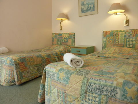 Sapphire Waters Motor Inn - Food Delivery Shop 39