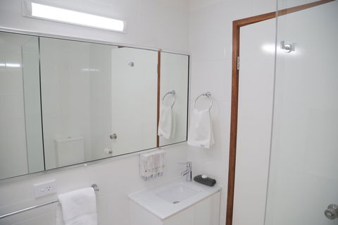 Sapphire Waters Motor Inn - Food Delivery Shop 32