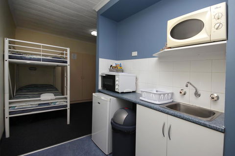 Sapphire Waters Motor Inn - Food Delivery Shop 22