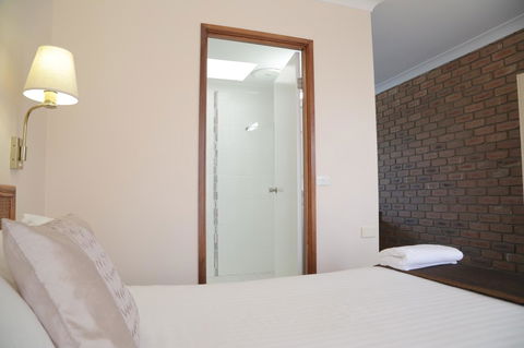 Sapphire Waters Motor Inn - Food Delivery Shop 31