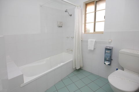 Sapphire Waters Motor Inn - Food Delivery Shop 18