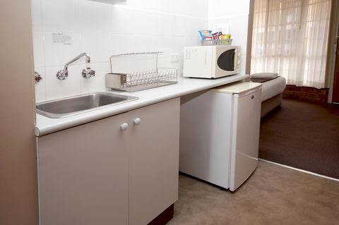 Sapphire Waters Motor Inn - Food Delivery Shop 19
