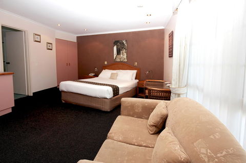 Sapphire Waters Motor Inn - Food Delivery Shop 6