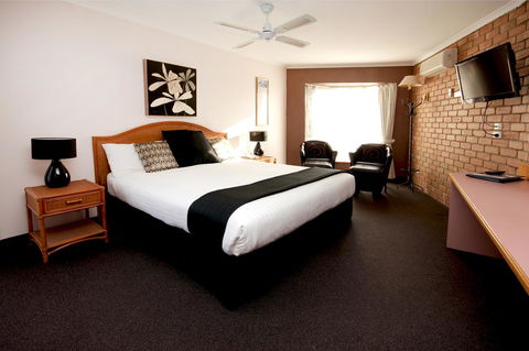 Sapphire Waters Motor Inn - Food Delivery Shop 20