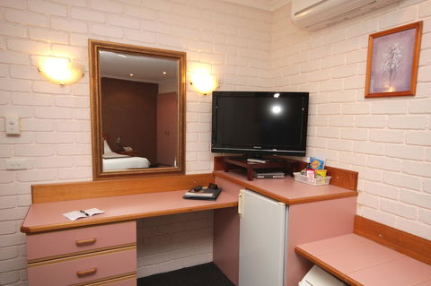Sapphire Waters Motor Inn - Food Delivery Shop 9