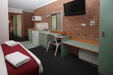 Sapphire Waters Motor Inn - Food Delivery Shop 23
