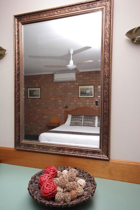 Sapphire Waters Motor Inn - Food Delivery Shop 15