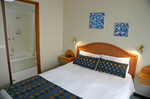 Sapphire Waters Motor Inn - Food Delivery Shop 40
