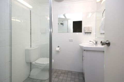 Sapphire Waters Motor Inn - Food Delivery Shop 24