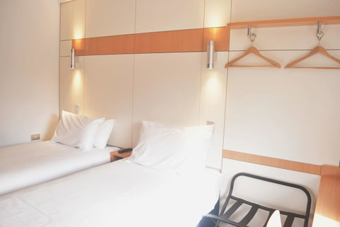 Ibis Budget - Gosford - Food Delivery Shop 9
