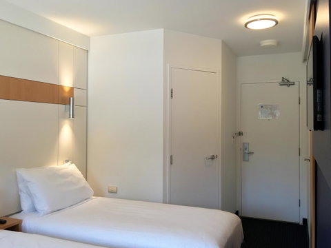 Ibis Budget - Gosford - Food Delivery Shop 18