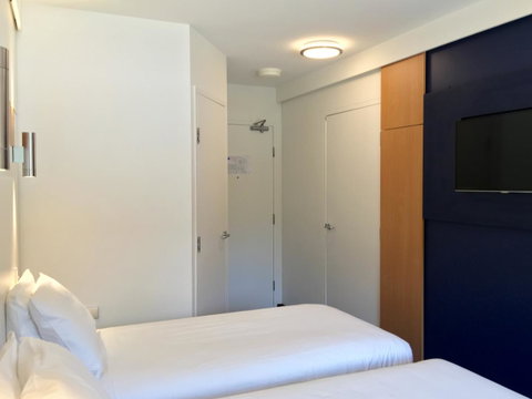 Ibis Budget - Gosford - Food Delivery Shop 21