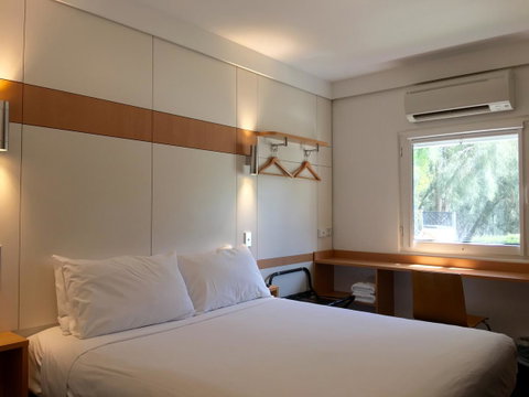 Ibis Budget - Gosford - Food Delivery Shop 11