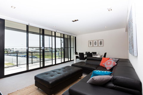 Brand New Executive Apartment - Food Delivery Shop 2