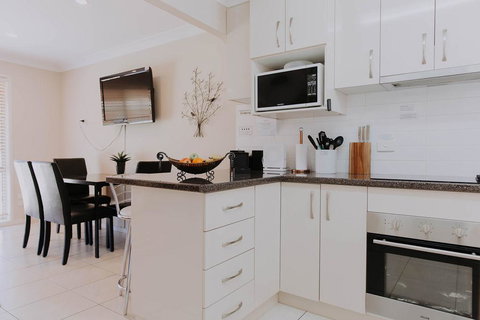 Central Wagga Self Catering Apartment - Food Delivery Shop 8