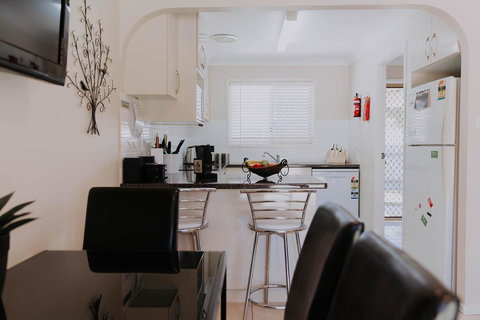Central Wagga Self Catering Apartment - Food Delivery Shop 6