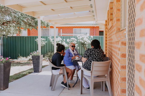 Central Wagga Self Catering Apartment - Food Delivery Shop 17