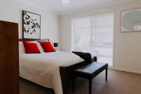 Central Wagga Self Catering Apartment - Food Delivery Shop 9