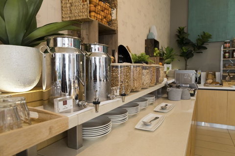 Sage Hotel Wollongong - Food Delivery Shop 12