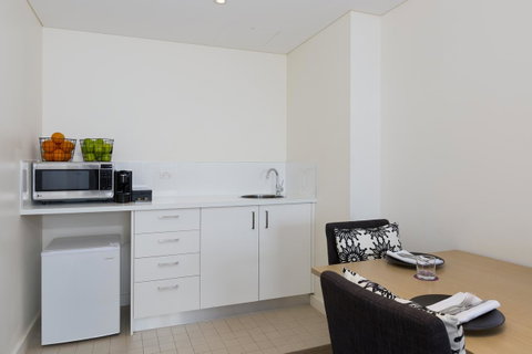 Sage Hotel Wollongong - Food Delivery Shop 43