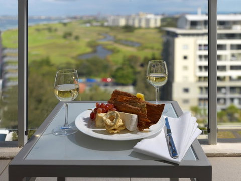 Sage Hotel Wollongong - Food Delivery Shop 8