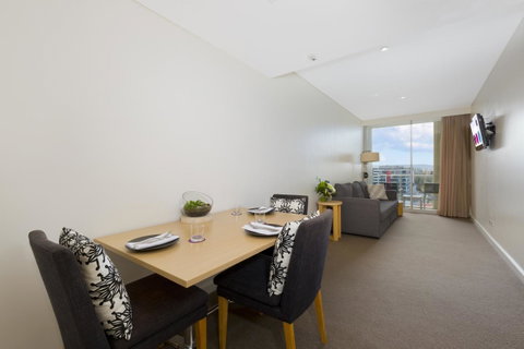 Sage Hotel Wollongong - Food Delivery Shop 42