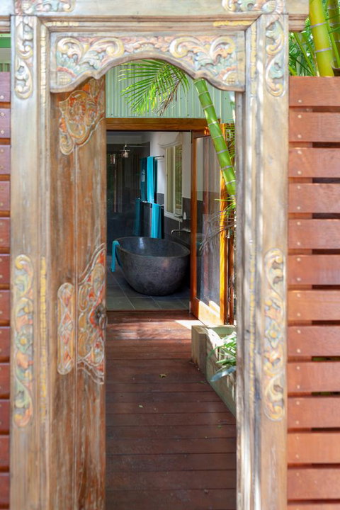 Sanctuary In The Pocket - Food Delivery Shop 25