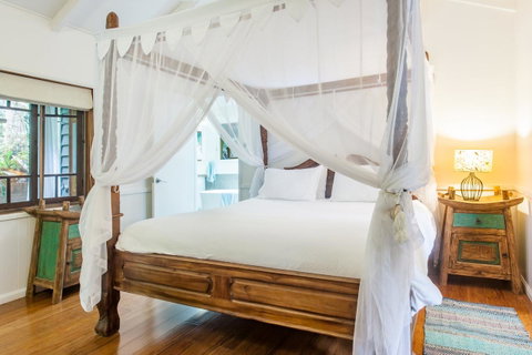 Sanctuary In The Pocket - Food Delivery Shop 34