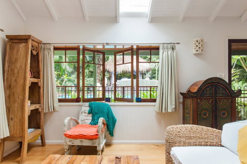Sanctuary In The Pocket - Food Delivery Shop 41