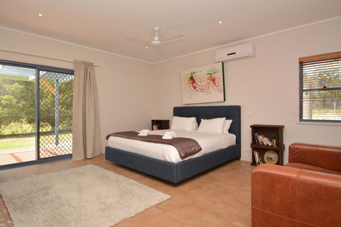 JE Guesthouse, Central To All The Hunter Valley Has To Offer - Food Delivery Shop 17