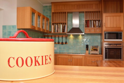 JE Guesthouse, Central To All The Hunter Valley Has To Offer - Food Delivery Shop 13