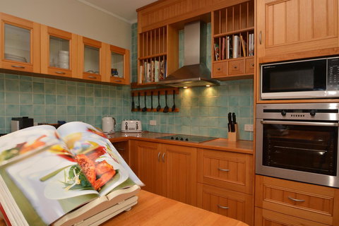 JE Guesthouse, Central To All The Hunter Valley Has To Offer - Food Delivery Shop 14