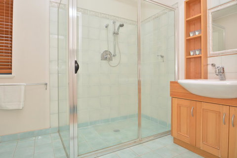 JE Guesthouse, Central To All The Hunter Valley Has To Offer - Food Delivery Shop 35