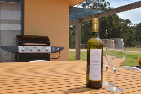 JE Guesthouse, Central To All The Hunter Valley Has To Offer - Food Delivery Shop 10